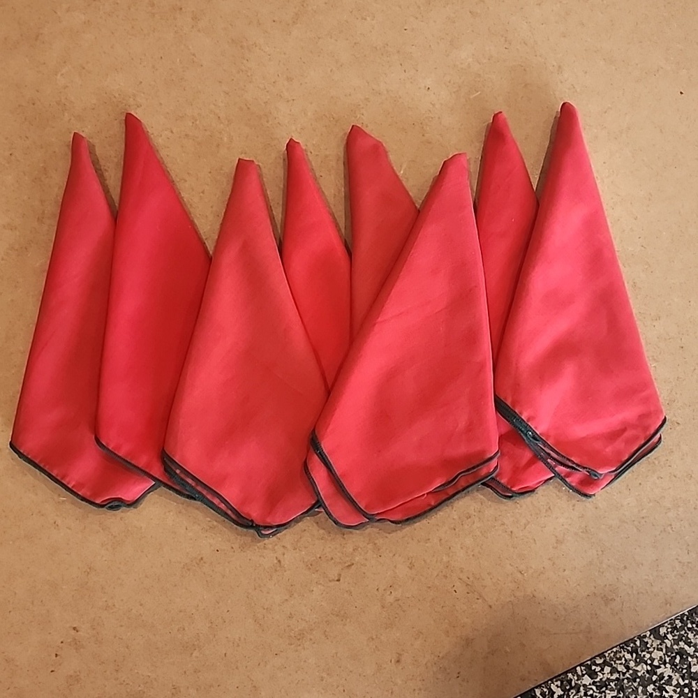 Vintage Set of 8 Red Cloth Napkins with Green Trim Christmas Holiday Table Linen - Picture 2 of 4